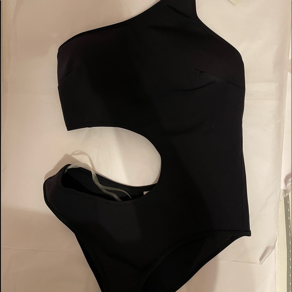 Bondi born One piece bikini - Picture 3 of 5
